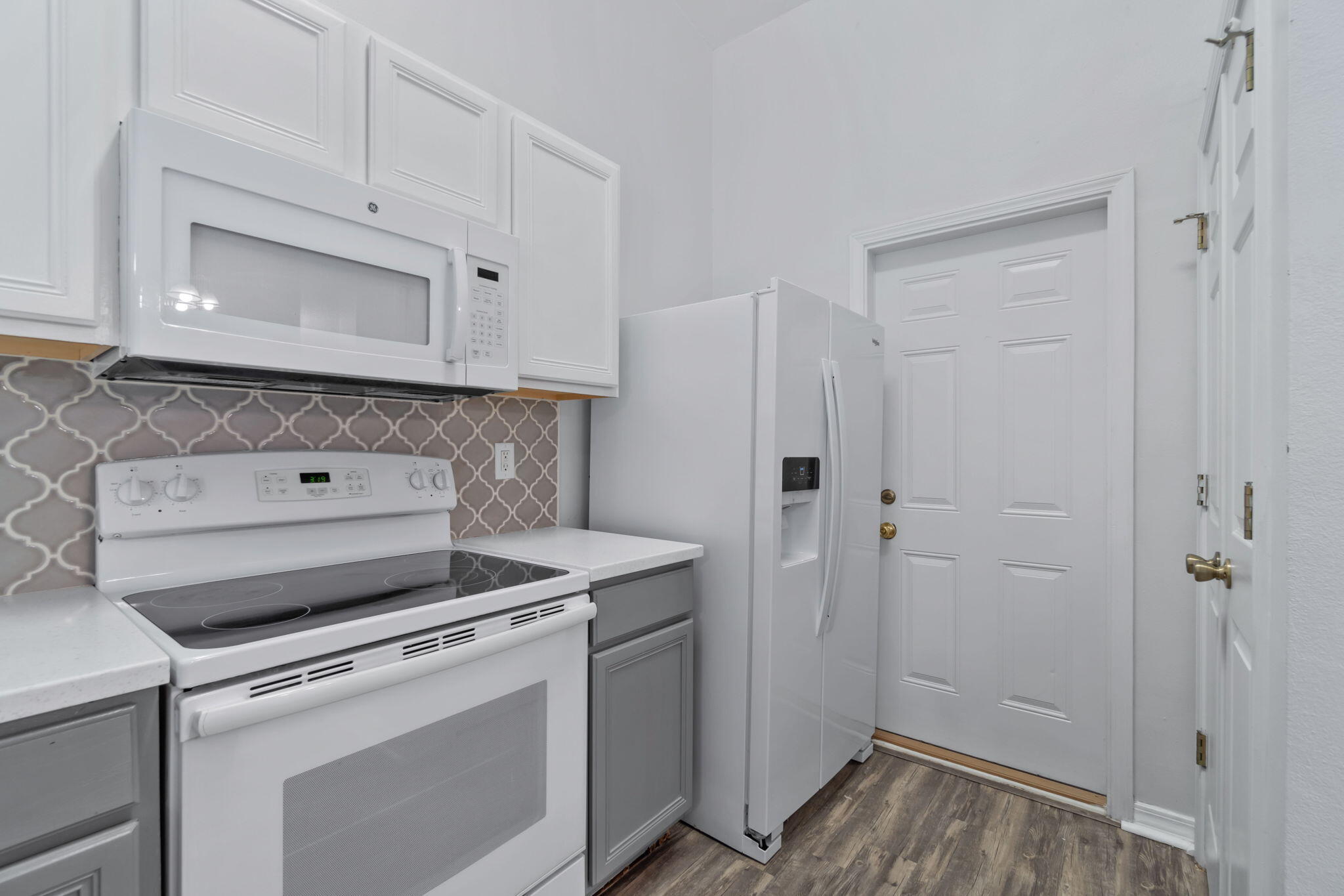 218 Cabana Way Crestview, FL 32536 - Photo 13 of 35 a view of a kitchen with appliances