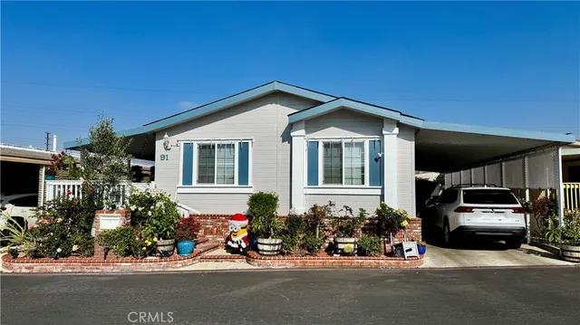 a view of a car park in front of house