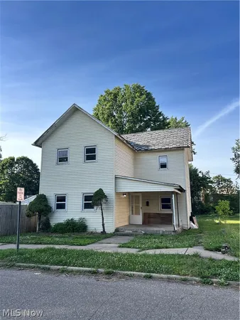 $129,900 | 341 St Clair Avenue Southwest, New Philadelphia, OH 44663