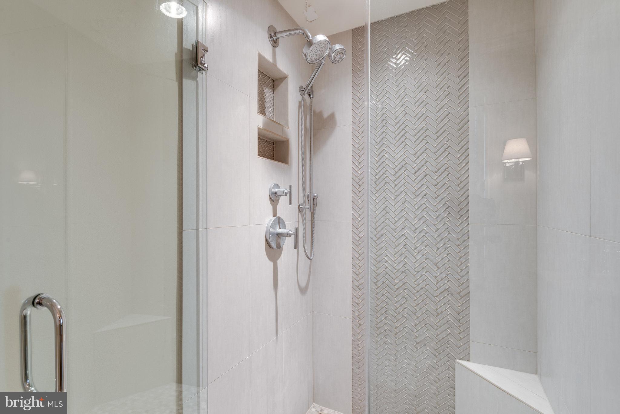17890 Dry Mill Road Leesburg, VA 20175 - Photo 49 of 73 Modern fixtures add a luxury feel w/a niche