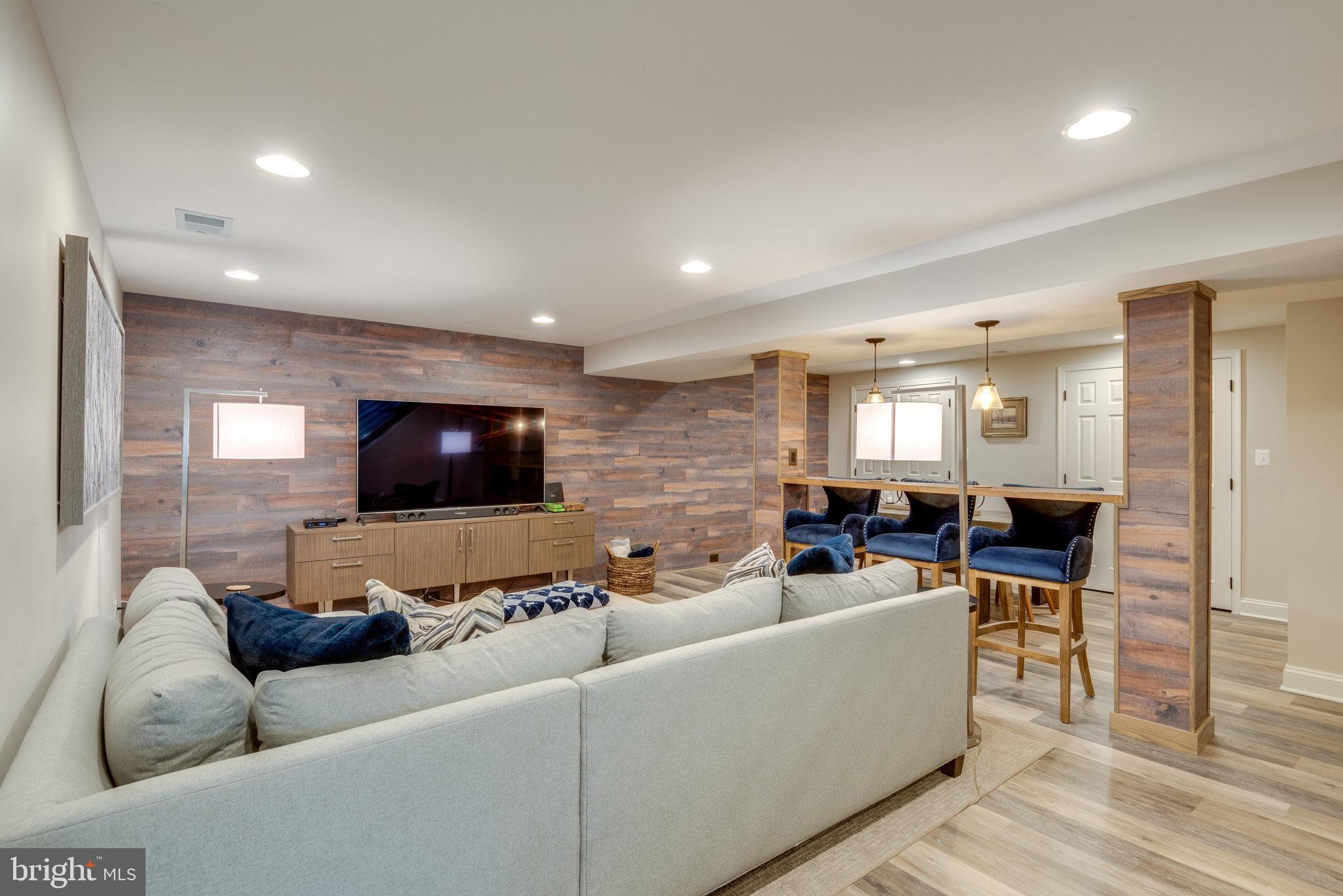 17890 Dry Mill Road Leesburg, VA 20175 - Photo 63 of 73 Plenty of seating for a group of friends or family