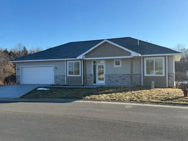 $2,250 | 31079 Magnolia Ridge Way, Lindstrom, MN 55045