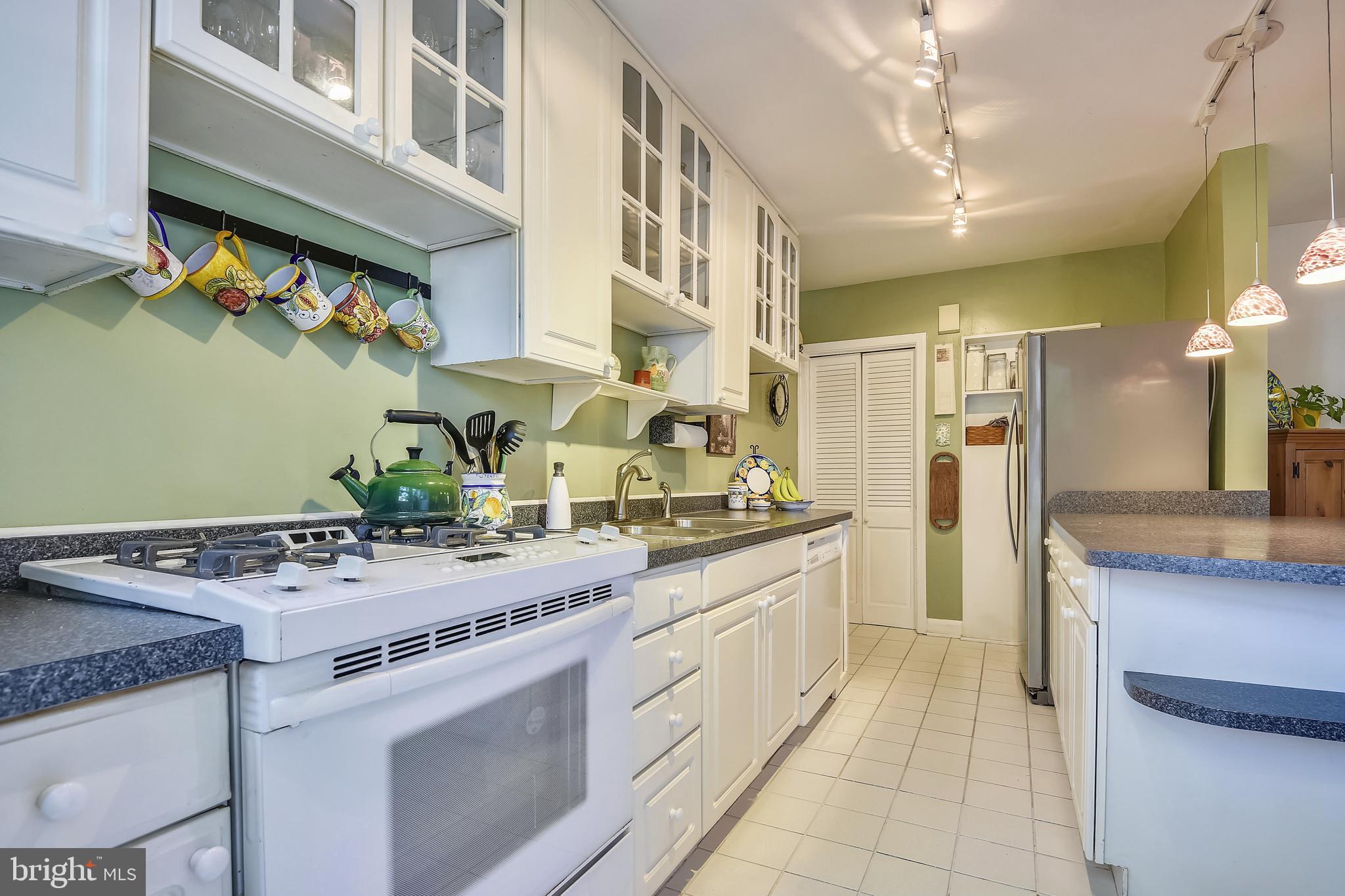 114 Brandon Road Baltimore, MD 21212 - Photo 10 of 30 Kitchen