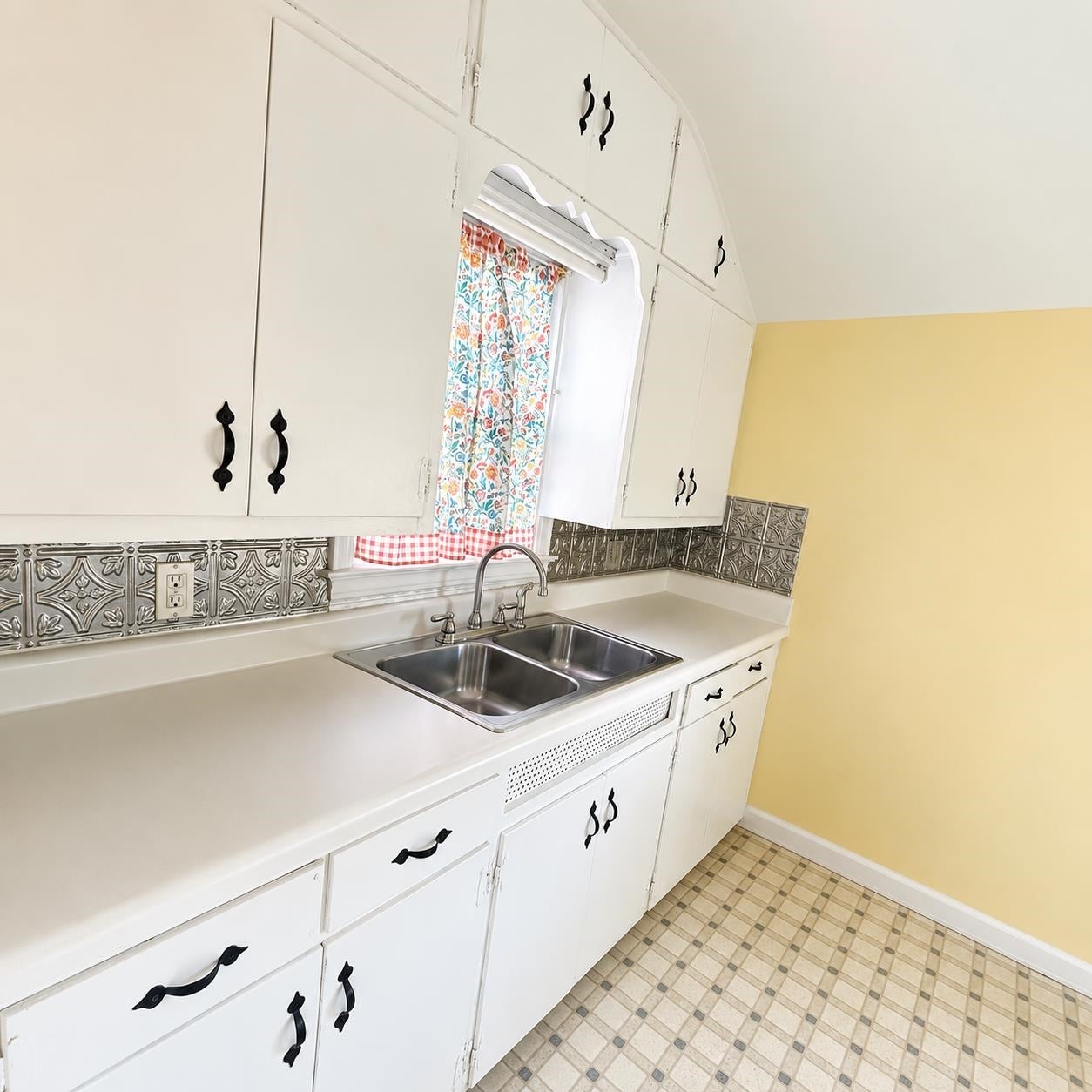 206 Cambridge Street Bay City, MI 48708 - Photo 8 of 15 Gallery Image 8