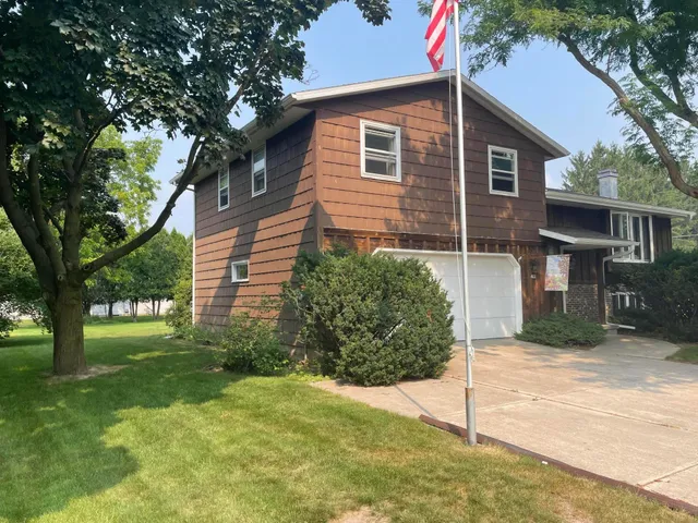 $275,000 | 230 Harvest Court, Manitowoc, WI 54220