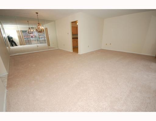 2160 Greentree Road, Unit 203 Pittsburgh, PA 15220 - Photo 4 of 14 Living Room.