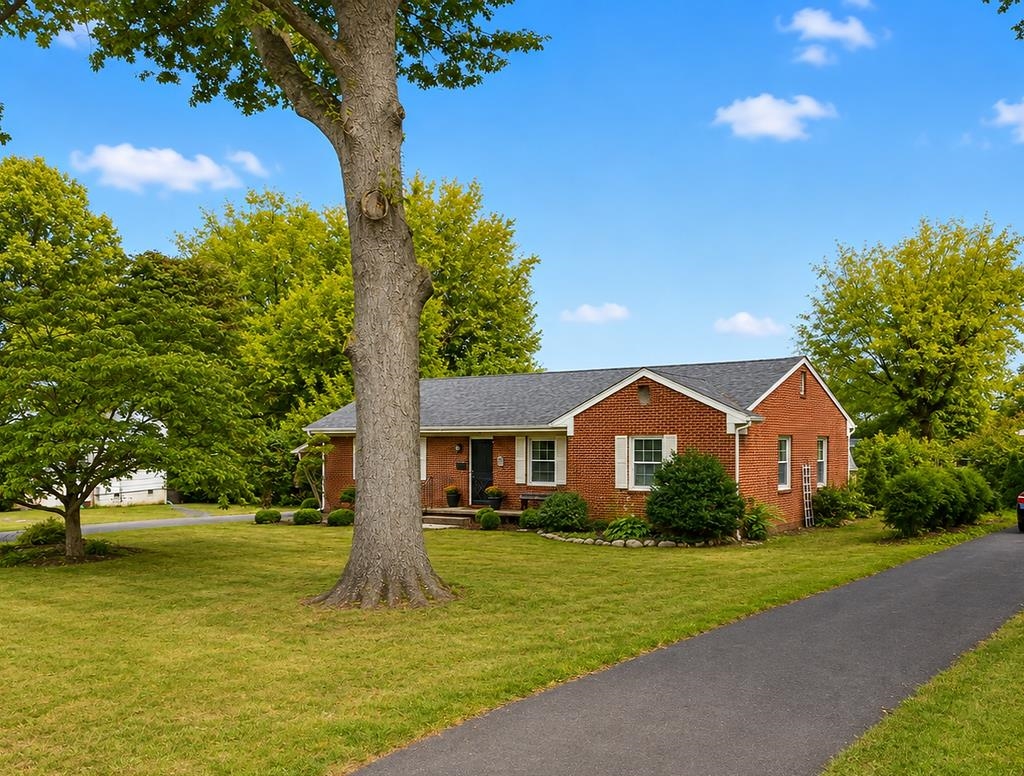219 Robin Road Waynesboro, VA 22980 - Photo 34 of 39 Gallery Image 34