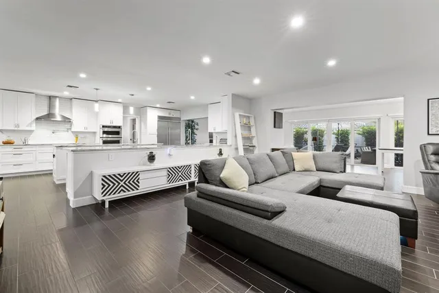 $1,800,000 | 2409 Northeast 37th Street, Fort Lauderdale, FL 33308