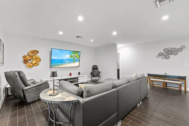 $1,800,000 | 2409 Northeast 37th Street, Fort Lauderdale, FL 33308