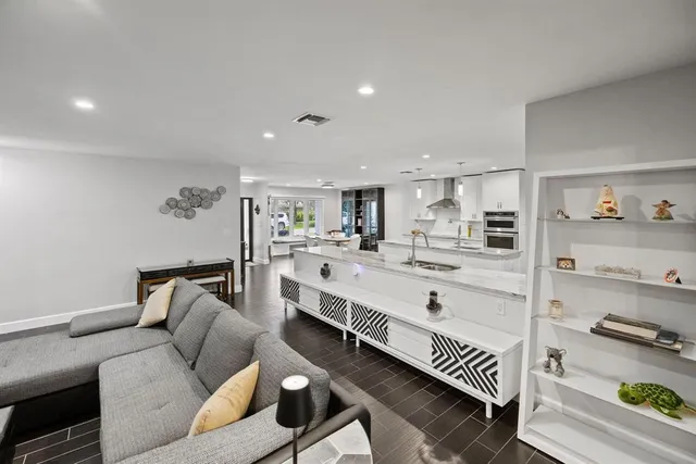 $1,800,000 | 2409 Northeast 37th Street, Fort Lauderdale, FL 33308