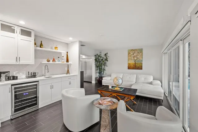 $1,800,000 | 2409 Northeast 37th Street, Fort Lauderdale, FL 33308