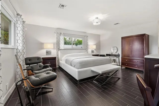 $1,800,000 | 2409 Northeast 37th Street, Fort Lauderdale, FL 33308