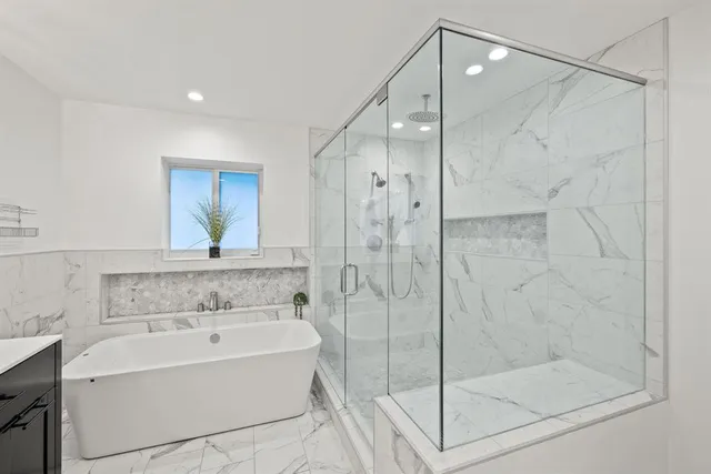 $1,800,000 | 2409 Northeast 37th Street, Fort Lauderdale, FL 33308