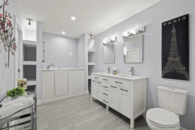 $1,800,000 | 2409 Northeast 37th Street, Fort Lauderdale, FL 33308