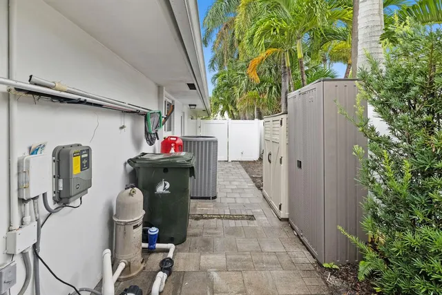 $1,800,000 | 2409 Northeast 37th Street, Fort Lauderdale, FL 33308