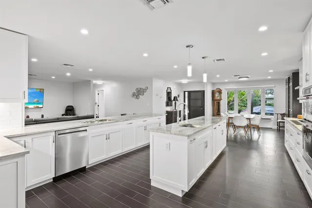 $1,800,000 | 2409 Northeast 37th Street, Fort Lauderdale, FL 33308