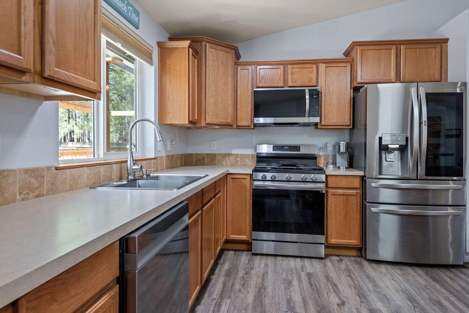 14866 Bluegrass Loop Sisters, OR 97759 - Photo 4 of 23