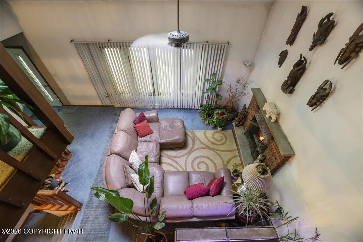 158 Saunders Drive Bushkill, PA 18324 - Photo 8 of 75 8- Living room