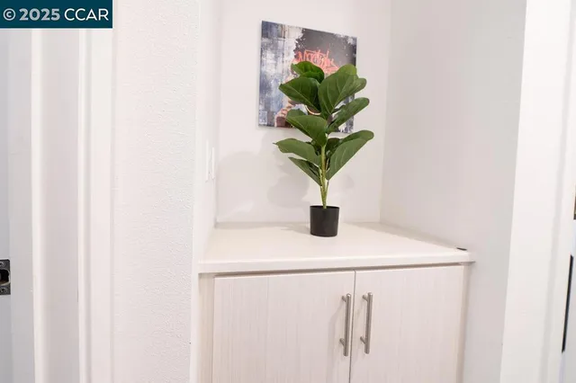 $3,995 | 9877 MacArthur Boulevard, Oakland, CA 94605