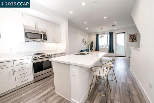 $3,995 | 9877 MacArthur Boulevard, Oakland, CA 94605