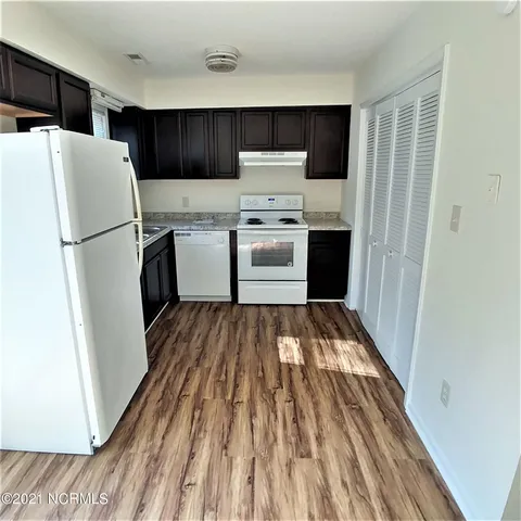 $1,250 | 9 Portwest Townhouses Drive, Unit B, Swansboro, NC 28584