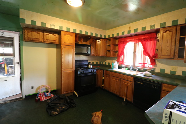 211 Old Elm Road Joliet, IL 60433 - Photo 4 of 12 a kitchen with granite countertop a sink stove and refrigerator