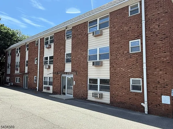 $2,200 | 19 Van Rensselear Street, Unit 8, Belleville, NJ 07109