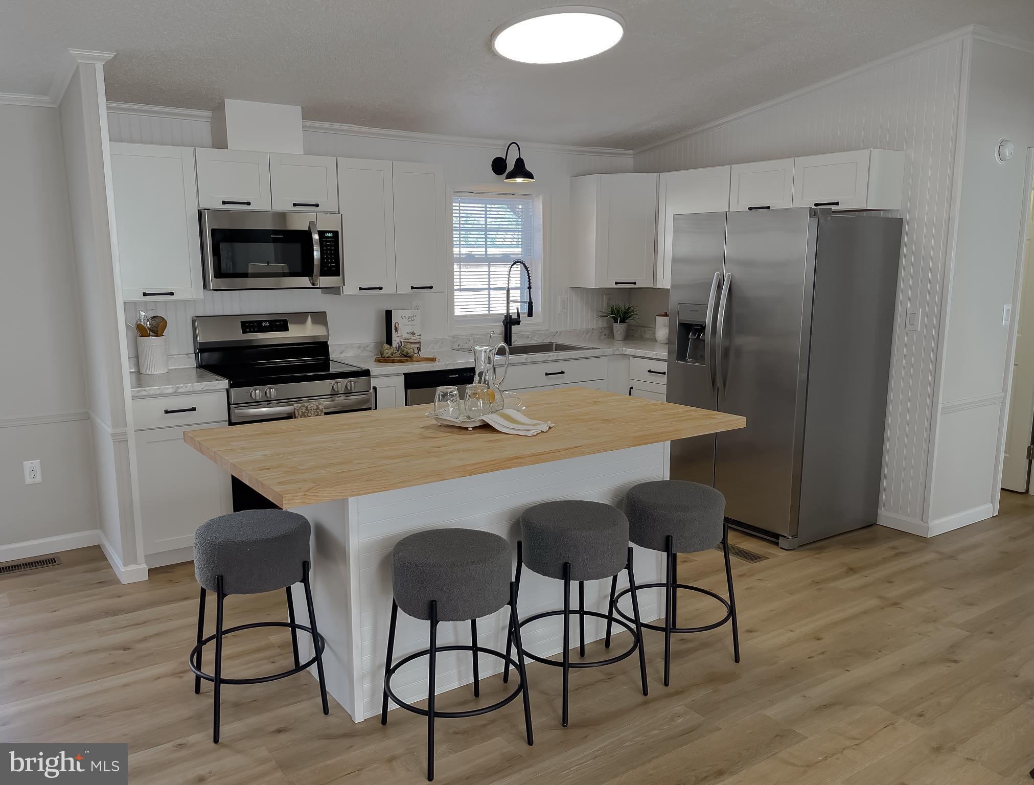 45908 South Springsteen Court California, MD 20619 - Photo 8 of 35 Bright, upgraded kitchen with extra seating.