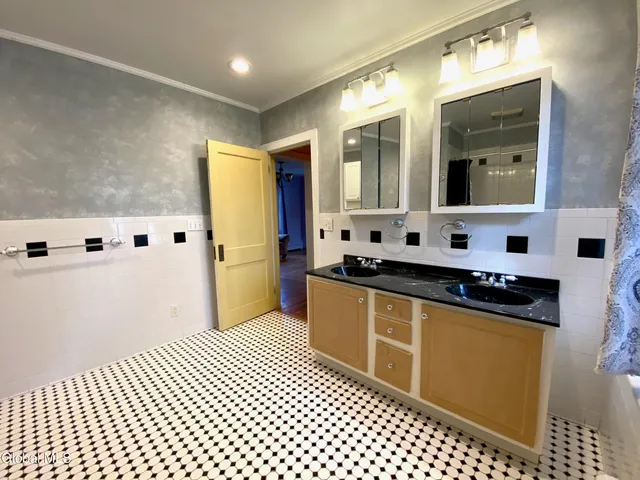 $180,000 | 31 Brunswick Avenue, Troy, NY 12180