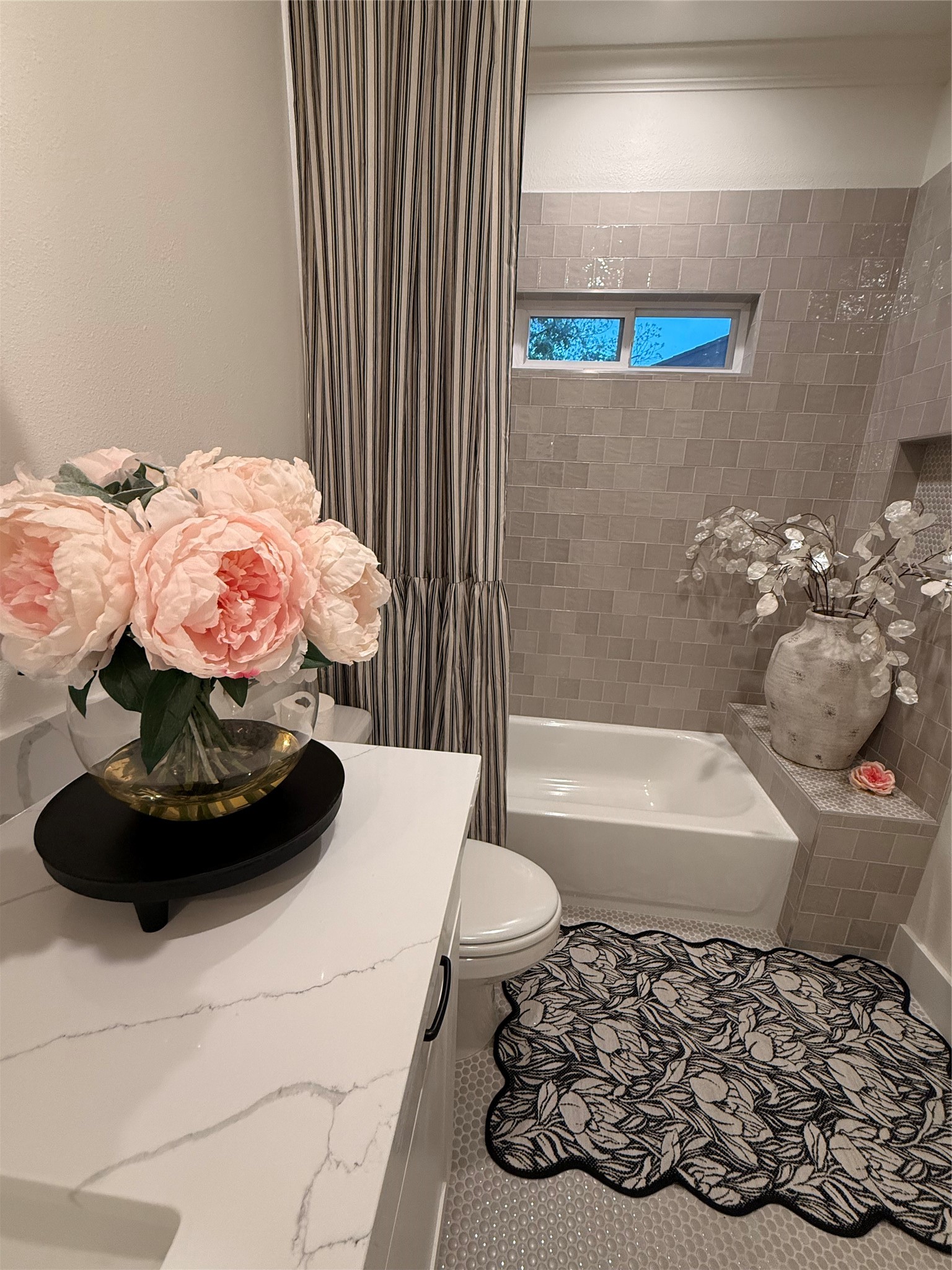 407 Harris Road Highlands, TX 77562 - Photo 25 of 32 a bathroom with a sink toilet and bathtub