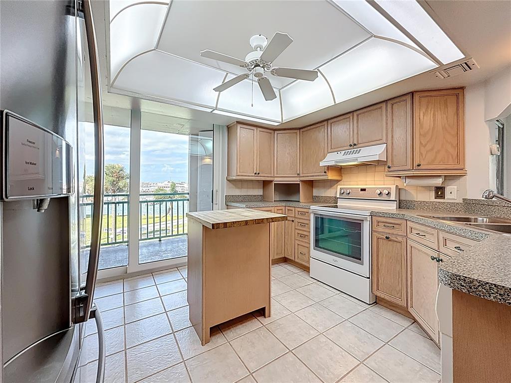 1 Key Capri, Unit 201E Treasure Island, FL 33706 - Photo 17 of 100