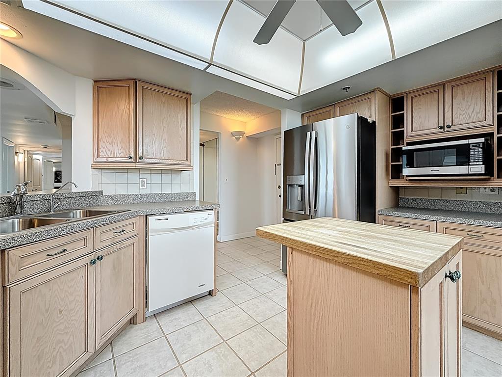 1 Key Capri, Unit 201E Treasure Island, FL 33706 - Photo 25 of 100