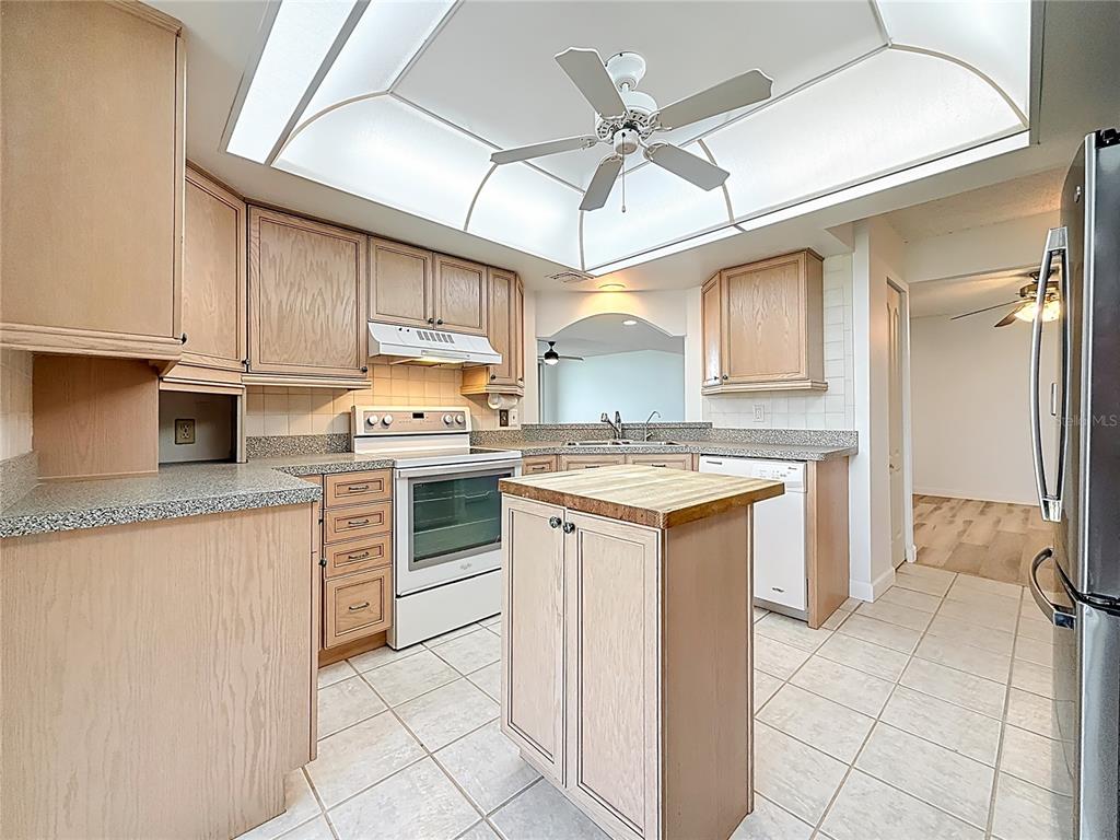 1 Key Capri, Unit 201E Treasure Island, FL 33706 - Photo 28 of 100