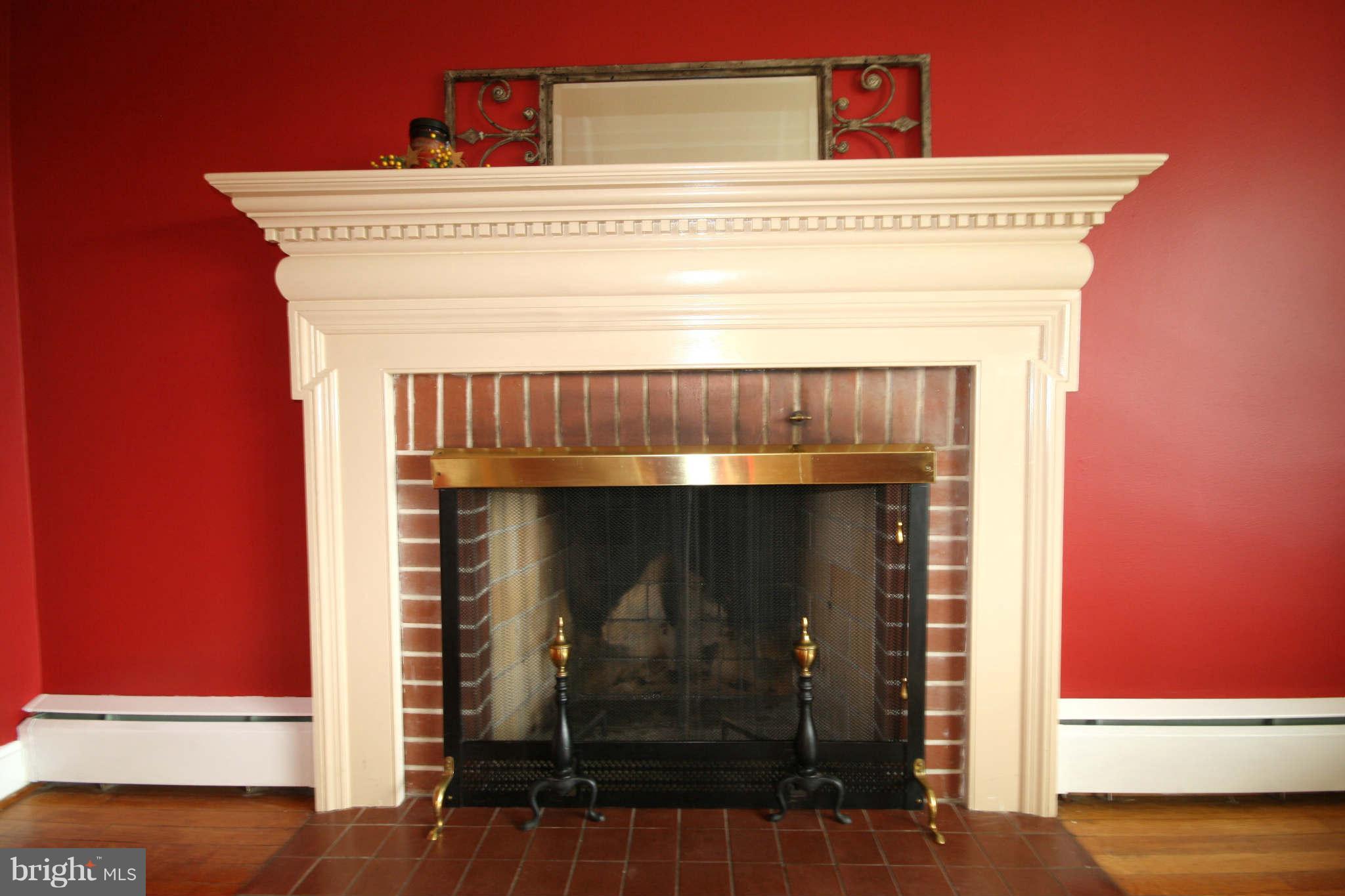 12814 Point Salem Road Hagerstown, MD 21740 - Photo 5 of 21 Living Room