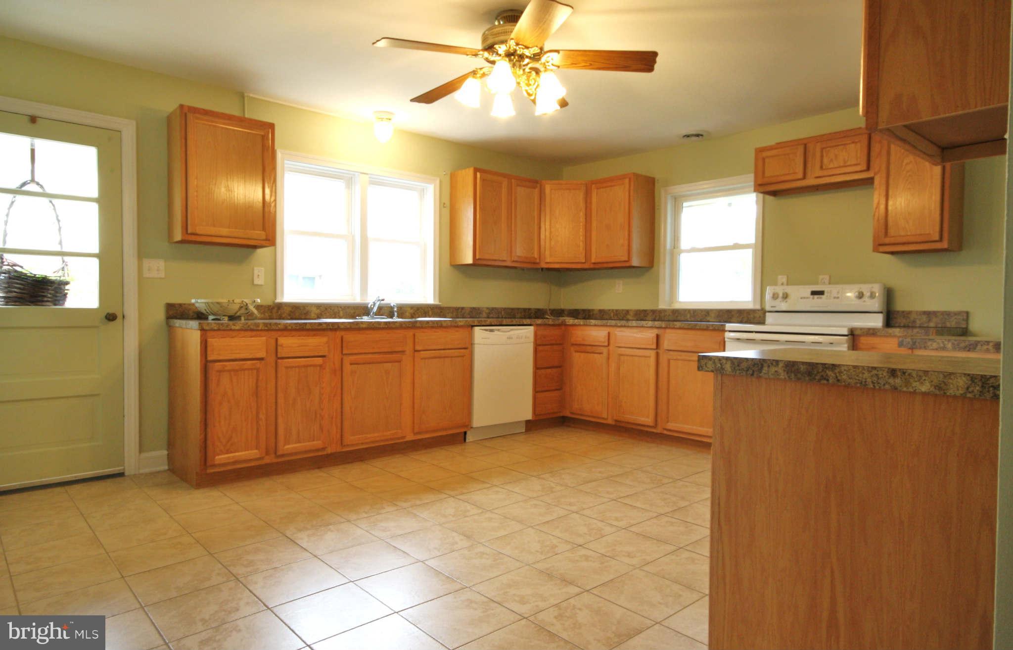 12814 Point Salem Road Hagerstown, MD 21740 - Photo 8 of 21 Kitchen