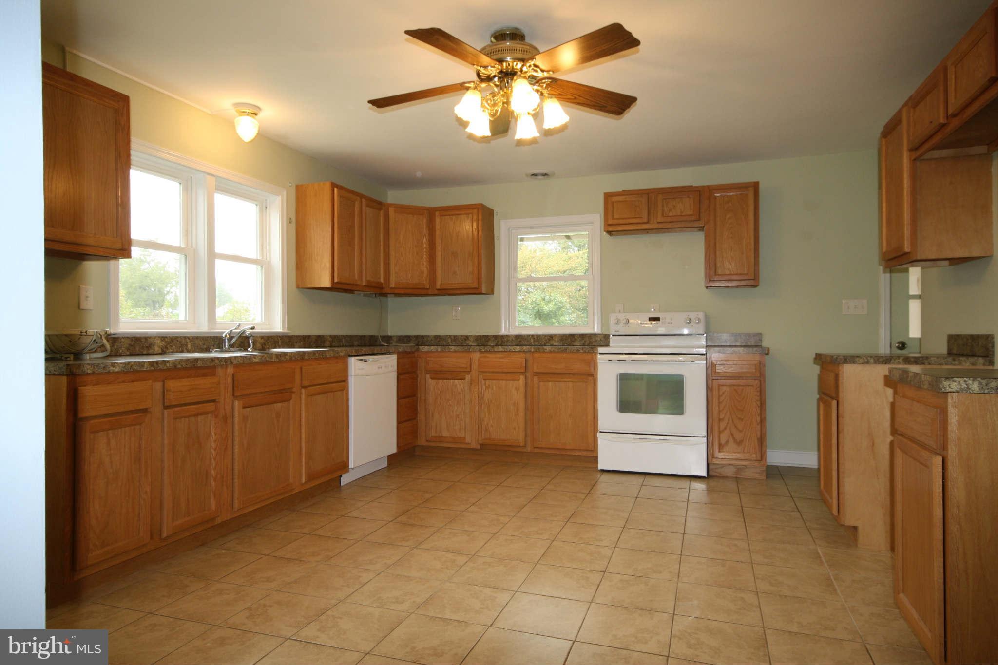 12814 Point Salem Road Hagerstown, MD 21740 - Photo 9 of 21 Kitchen