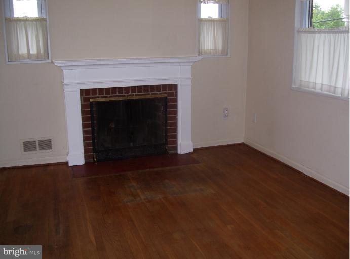 4005 Randolph Road Silver Spring, MD 20906 - Photo 15 of 28 Living Room