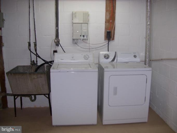 4005 Randolph Road Silver Spring, MD 20906 - Photo 20 of 28 Washer and Dryer Convey