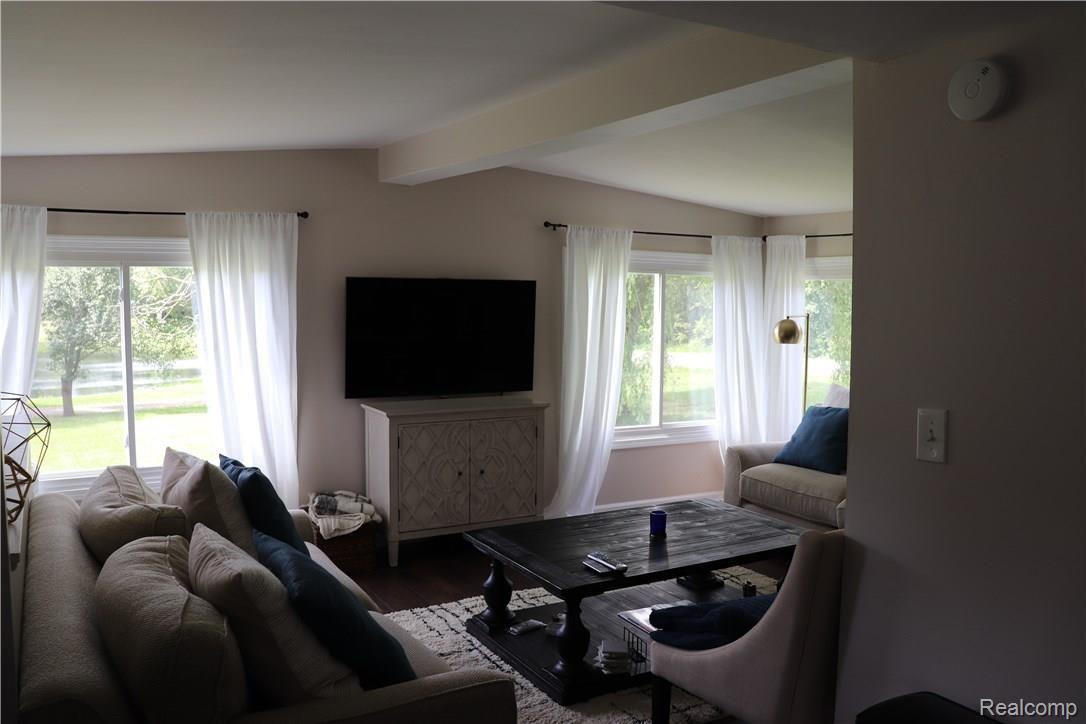 4449 South Lake George Road Dryden, MI 48428 - Photo 5 of 14 Living Room