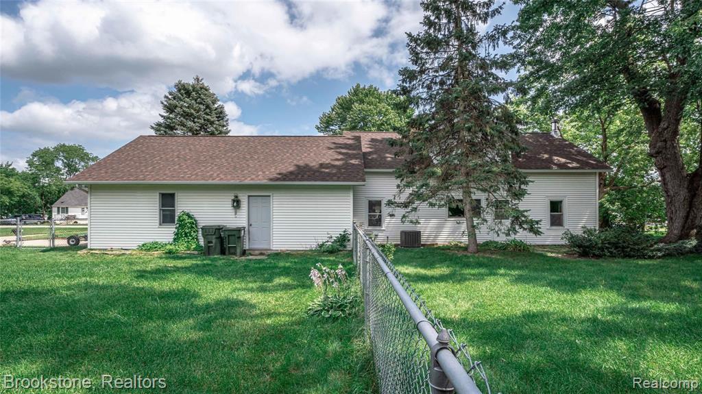 2960 Culbertson Avenue Rochester Hills, MI 48307 - Photo 4 of 34
