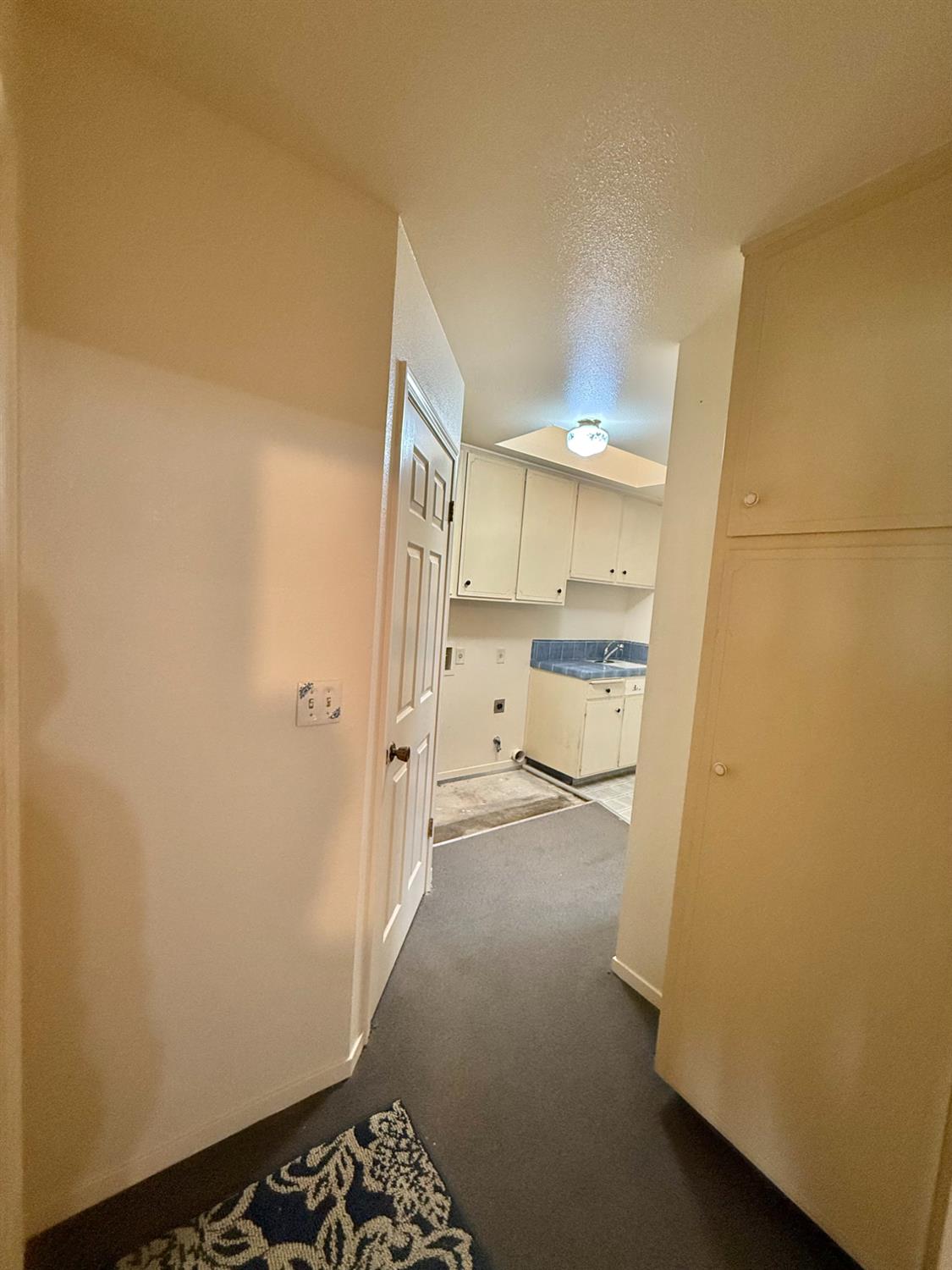 2524 B&B Boulevard Merced, CA 95348 - Photo 14 of 26 a bathroom with a sink and a mirror