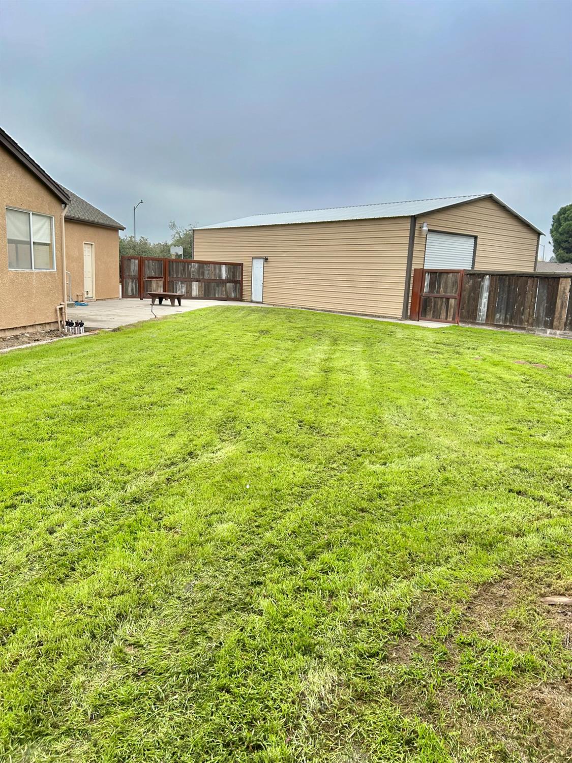 2524 B&B Boulevard Merced, CA 95348 - Photo 5 of 26 a front view of house with yard and seating area