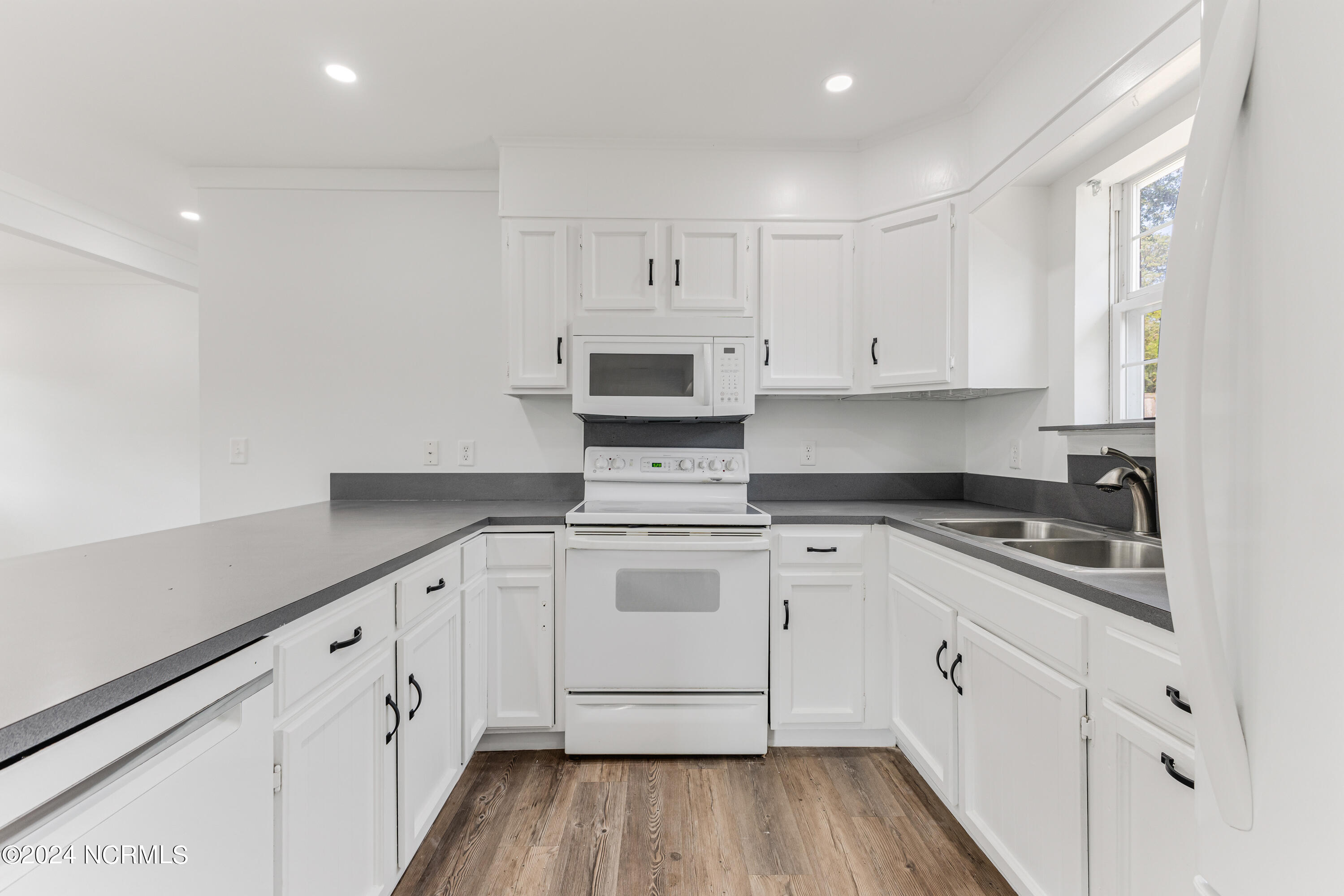 317 Richelieu Road Wilmington, NC 28412 - Photo 11 of 39 317 Richelieu-11