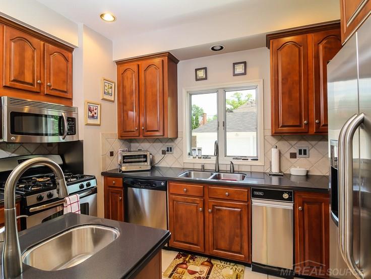 1216 Devonshire Road Grosse Pointe Park, MI 48230 - Photo 14 of 61