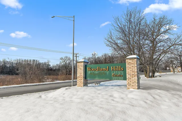 $575,000 | 8942 Birch Lane, Hickory Hills, IL 60457