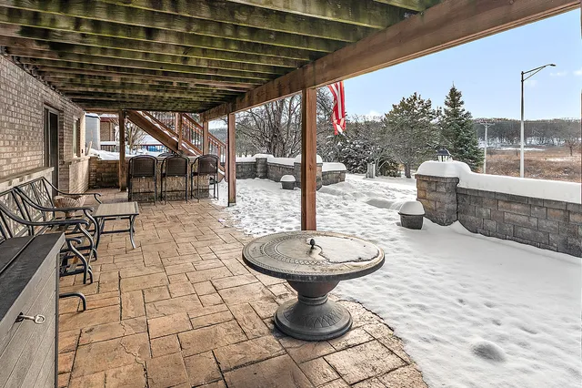 $575,000 | 8942 Birch Lane, Hickory Hills, IL 60457