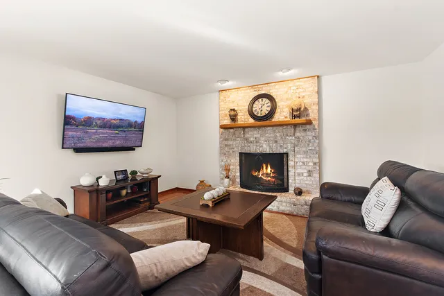 $575,000 | 8942 Birch Lane, Hickory Hills, IL 60457