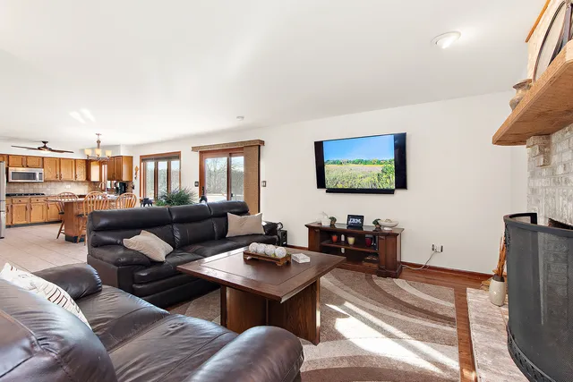 $575,000 | 8942 Birch Lane, Hickory Hills, IL 60457