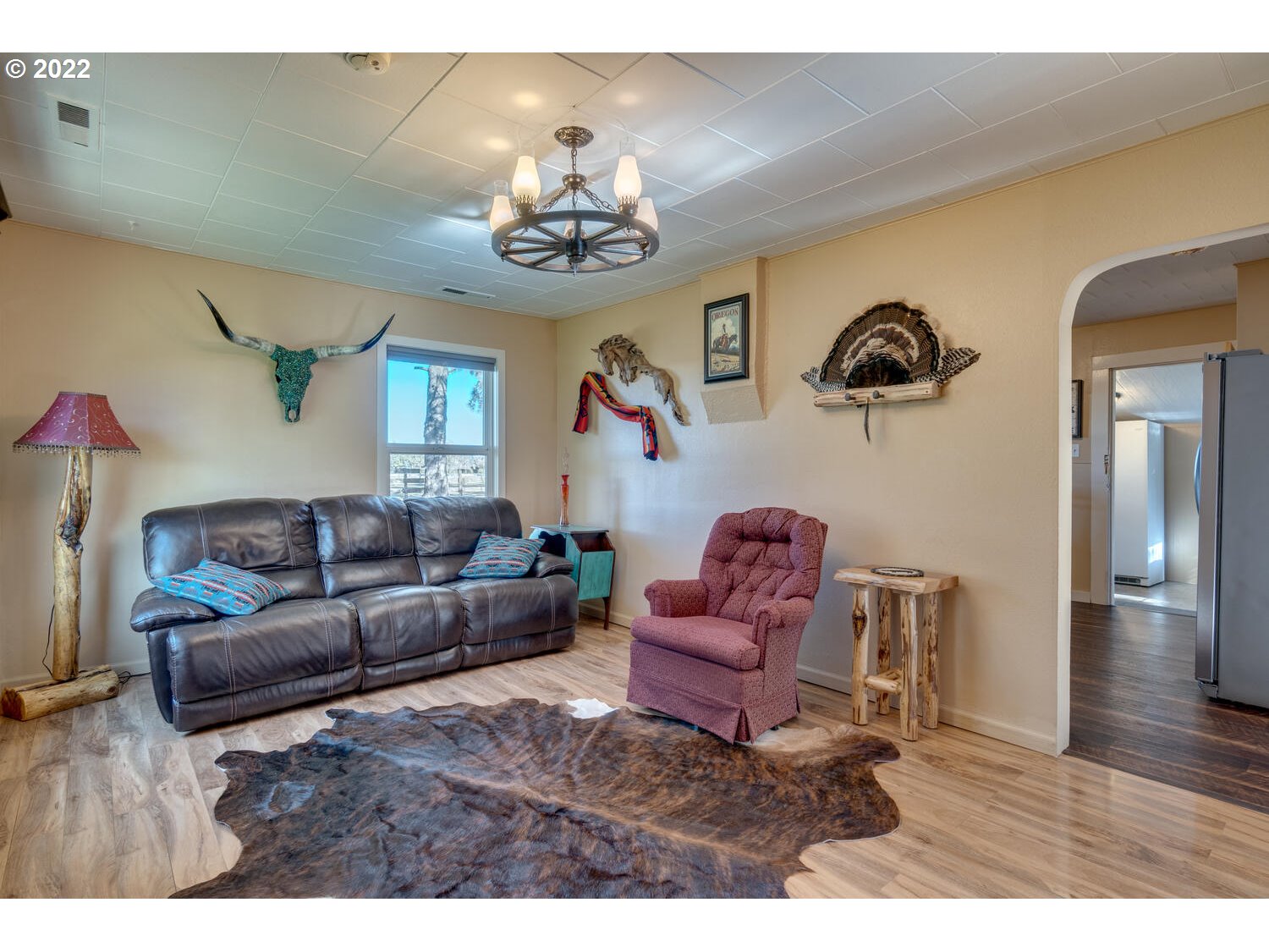 18876 Butteville Road Northeast Aurora, OR 97002 - Photo 2 of 32 a living room with furniture and a chandelier