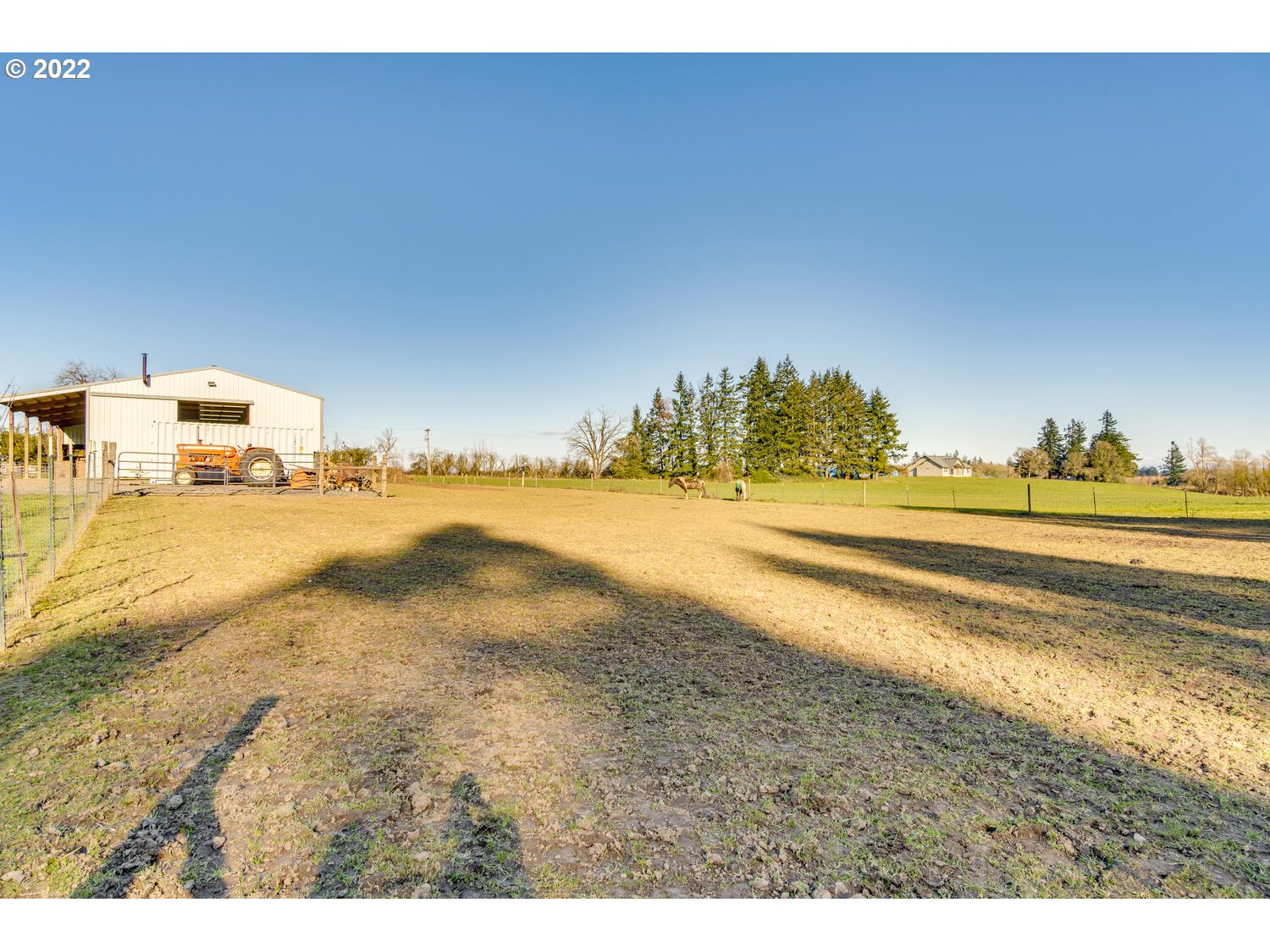 18876 Butteville Road Northeast Aurora, OR 97002 - Photo 27 of 32 a view of an ocean and a yard